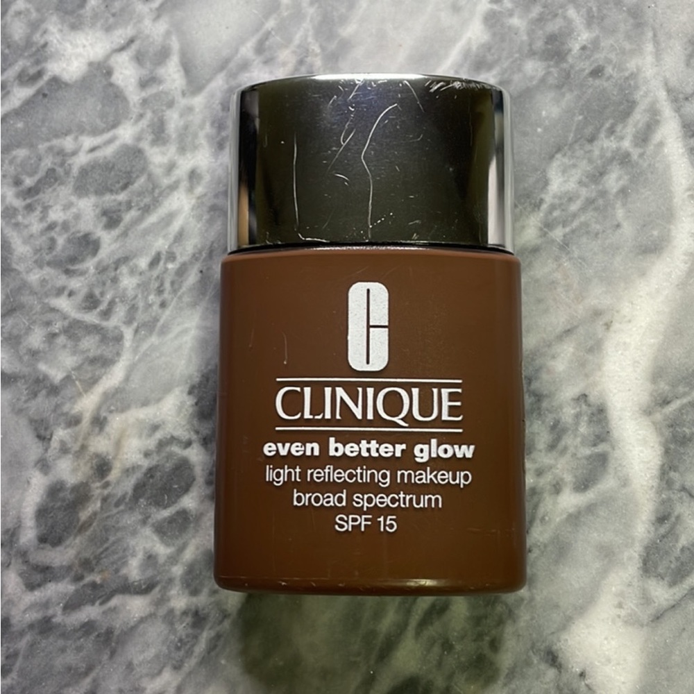 Clinique‎ Even Better Glow Foundation Espresso